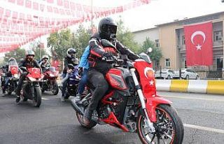 Motor tutkunları, cumhuriyetin 97’nci yıl dönümü...