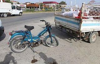 Motosiklet kamyonete yandan çarptı: 1 yaralı