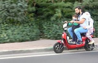 Motosiklet üzerinde tehlikeli yolculuk