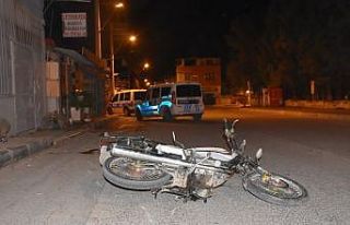 Motosikletlerine mazot alıp kaçan şahıslar kaza...