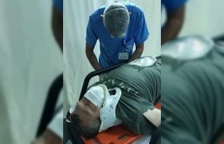 Motosikletli kurye kazada yaralandı