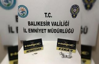 Motosikletli polisleri silah ve uyuşturucu madde...
