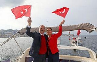 Mudanya’da teknelerle Cumhuriyet Korteji