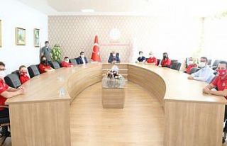 Müdür Başyiğit, Teknofest’e katılan öğrencileri...