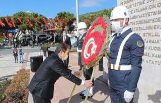 Muğla’da 29 Ekim çelenk sunma töreni ile başladı