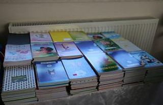 Muhalle muhtarından ihtiyaç sahiplerine kırtasiye...