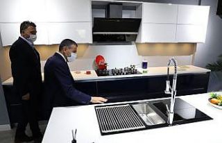 Mutfak dolabı üretim fabrikasında inceleme