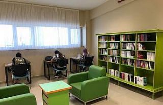 Naim Süleymanoğlu’na kütüphane