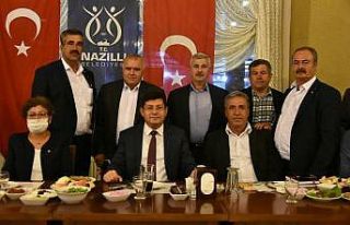 Nazilli Belediye Başkanı Özcan muhtarlarla yemekte...