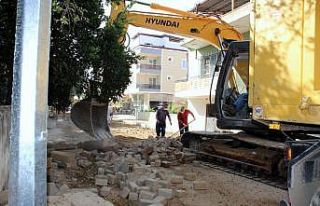 Nazilli Yeşil Mahalle’de yol onarım çalışmaları...