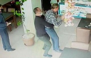 Nefes borusuna balık parçası kaçan müşterisini...