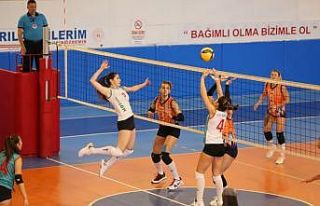 Nevşehir Belediyespor Kadın Voleybol takımı galibiyetle...