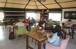 Öğrenciler üniversite sınavlarına hazırlanıyor