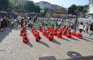 Öğrencilerin isteğini müdür amcaları kırmadı