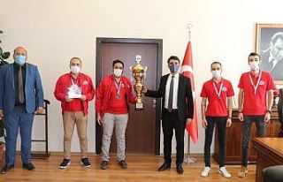 Ömer ve Faruk Öztürk ve arkadaşları Tufanbeyli’nin...