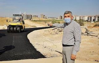Osmangazi Mahallesinde yeni açılan yollar asfaltlanıyor