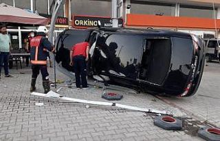 Otomobil az kalsın otele giriyordu