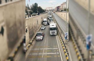 Otomobil duvara çarptı: 1 yaralı