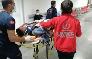 Otomobil kamyona arkadan çarptı: 3 yaralı