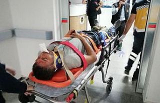 Otomobil şarampole devrildi: 2 yaralı