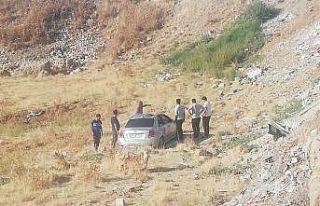 Otomobil şarampole yuvarlandı