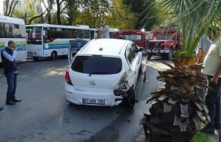 Otomobile arkadan çarptı:1 yaralı