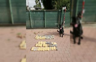 Otomobilin zulasındaki eroini "Tunga" buldu
