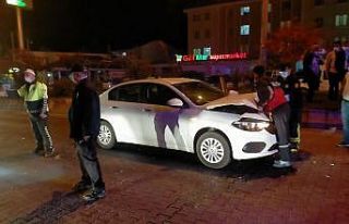 Otomobiller çarpıştı: 5 yaralı