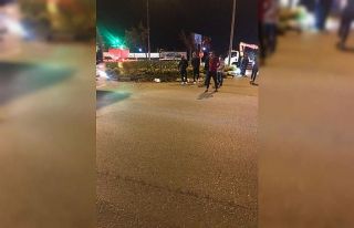 Otomobiller şerit değiştirirken çarpıştı