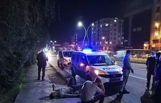 Otoyolda abi kardeşi darp ettiler