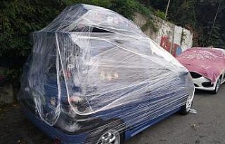 (Özel) Aracını doludan korumak isteyen sürücüden...