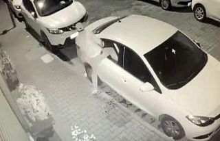 (Özel) Aynı sokakta 7 otomobili soydu, kameralardan...