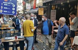 (Özel) Beyoğlu Balık Pazarı’nda yangın paniği