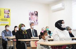 Özel gereksinimli çocukların velileri de ders başı...