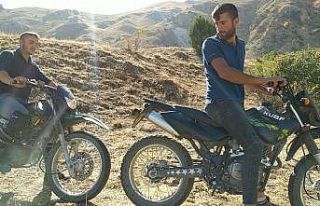 (Özel) Hakkarili genç, motokros yarışlarına katılmak...