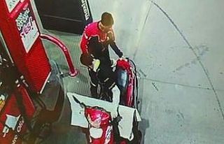 (Özel) Maskeli ve üniformalı hırsız kamerada