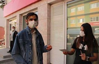 Özel) Maskesini doğru takanlar konfetiler eşliğinde...