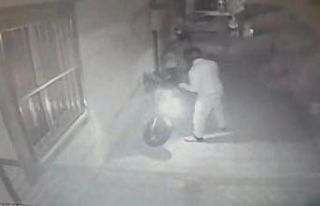 (Özel) Saniyeler içerisinde motosiklet hırsızlığı...
