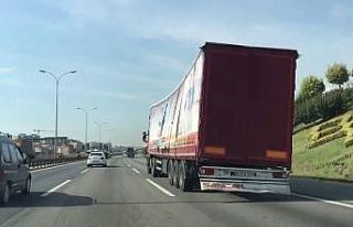 (Özel)Tem otoyolunda aşırı yüklü tırın ilginç...