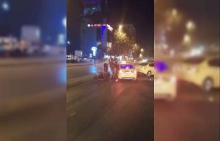 (Özel) Yolu trafiğe kapatıp birbirlerine girdiler