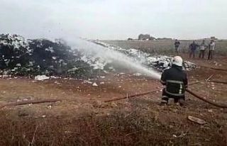 Pamuk yığını alev alev yandı