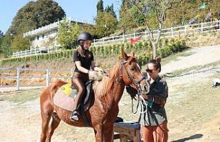 Pandemi sürecinde ata binmek ruhsal ve fiziksel olarak...