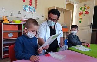Pandeminin kahramanı doktorlardan köy öğrencilerine...