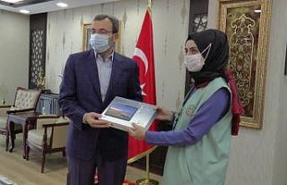 Pendik’te EBA için tabletler öğrencilere dağıtılmaya...