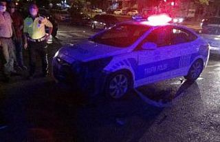 Polis aracıyla motosiklet çarpıştı: 1 yaralı