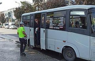 Polis ekipleri, dezenfektan bulundurmayan sürücüyü...