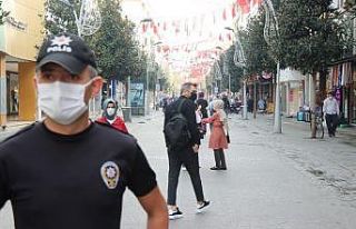 Polis ekiplerinden Sakarya’nın en işlek caddesinde...