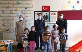 Polis minik yüreklere böyle dokundu