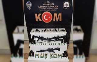 Polisten silah ticareti yapanlara darbe