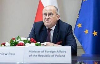 Polonya’da Dışişleri Bakanı Rau kendisini karantinaya...